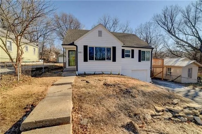 property at 921 S Hawthorne Ave