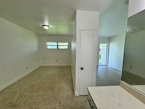 150 NW 78th St, Unit 1 in Miami, FL - Foto de edificio - Building Photo