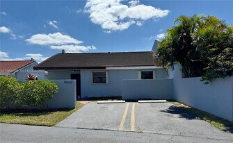 15332 SW 80th Ln in Miami, FL - Building Photo