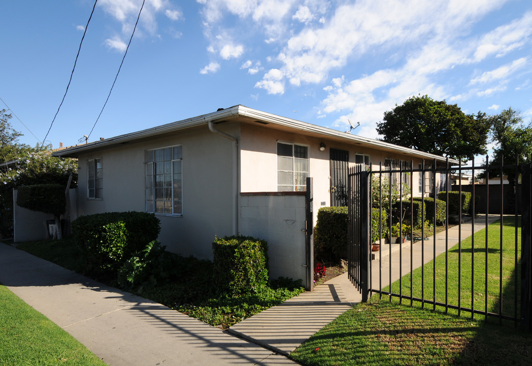 10914 S Normandie Ave in Los Angeles, CA - Building Photo