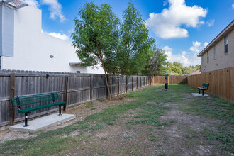 Dove Cove in McAllen, TX - Foto de edificio - Building Photo