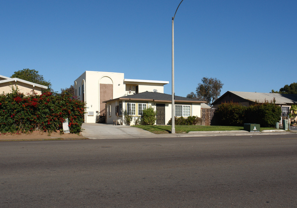 Fourplex & Sfr in Chula Vista, CA - Foto de edificio