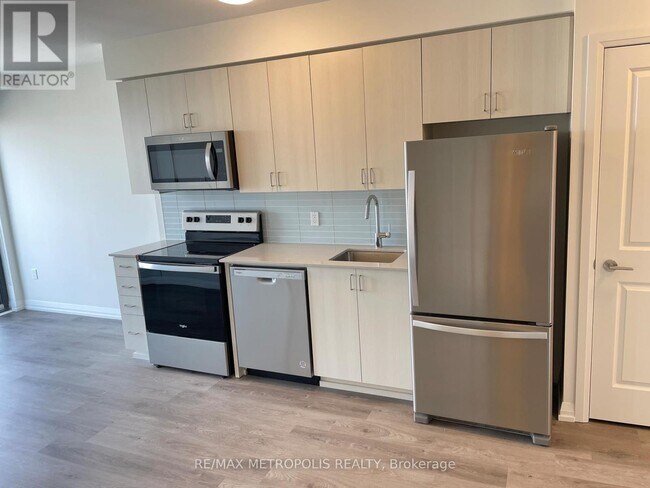325 Yorkland Blvd in Toronto, ON - Building Photo - Building Photo