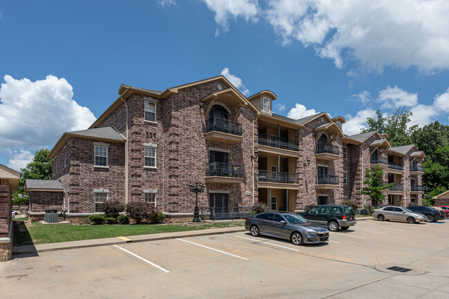 Fountain at Maumelle in North Little Rock, AR - Building Photo - Building Photo