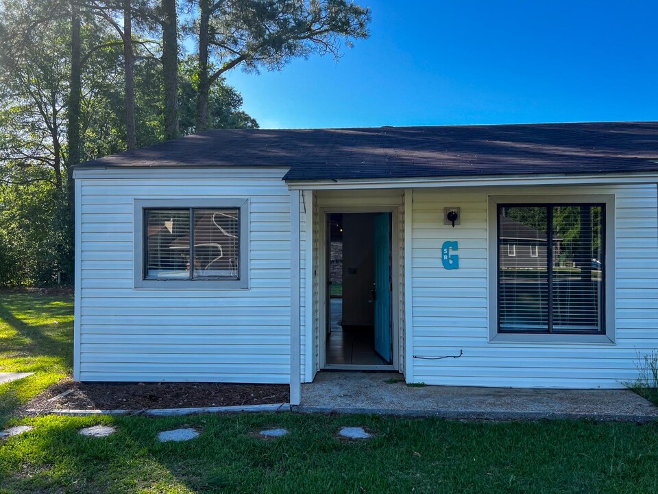 5 University Pl in Statesboro, GA - Building Photo