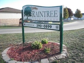 Raintree Apartments in Cedar Rapids, IA - Foto de edificio - Building Photo