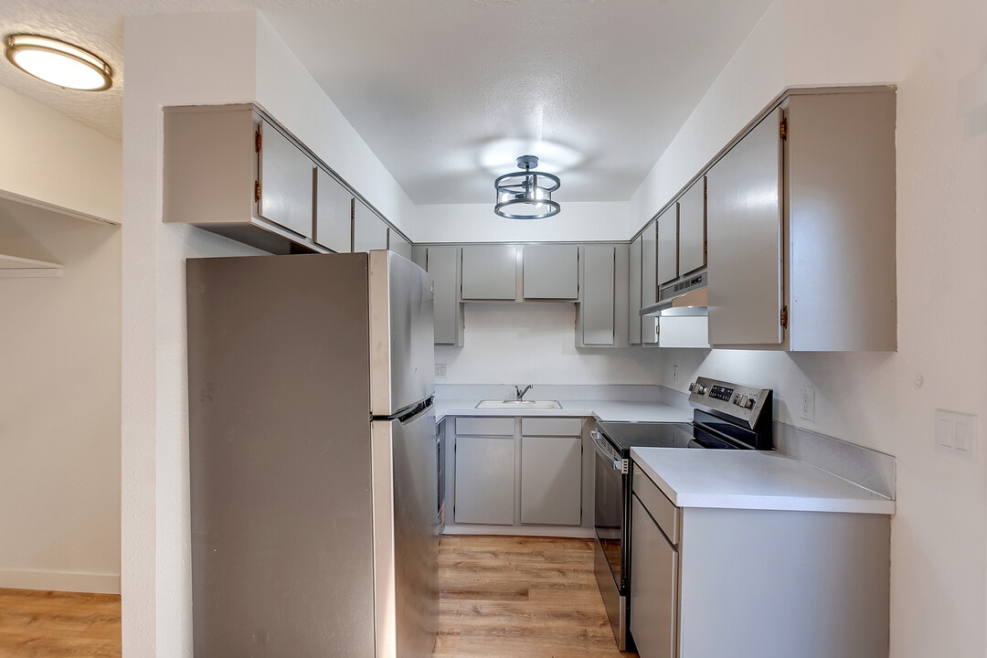 202 Kennel Ave in Molalla, OR - Building Photo