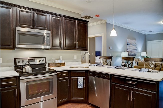 92 on North Main in West Boylston, MA - Foto de edificio - Building Photo