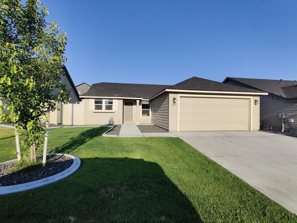 2955 Leavenworth Ln in Richland, WA - Building Photo