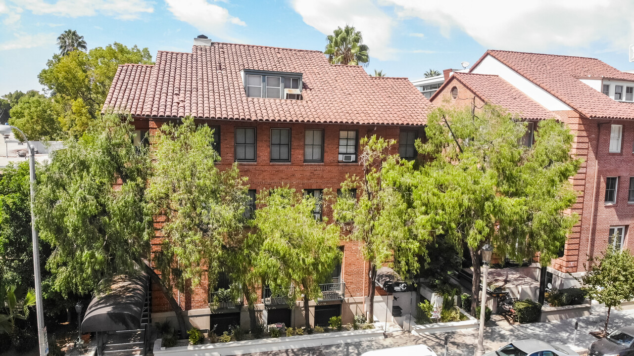 Stanley Apartments in Pasadena, CA - Building Photo