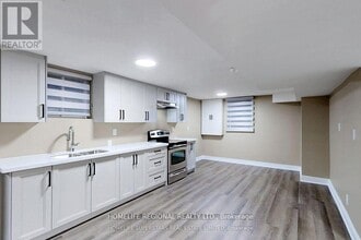 7537 Lully Ct in Mississauga, ON - Building Photo - Building Photo