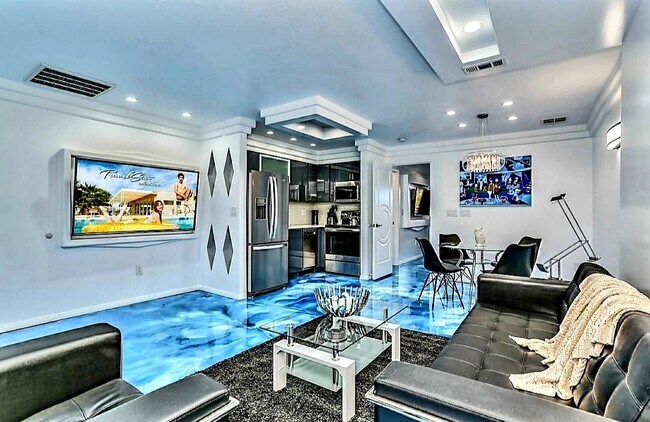 470 S Calle Encilia, Unit D BUILDING in Palm Springs, CA - Building Photo - Building Photo