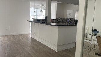 17570 Atlantic Blvd, Unit 514 in Sunny Isles Beach, FL - Building Photo