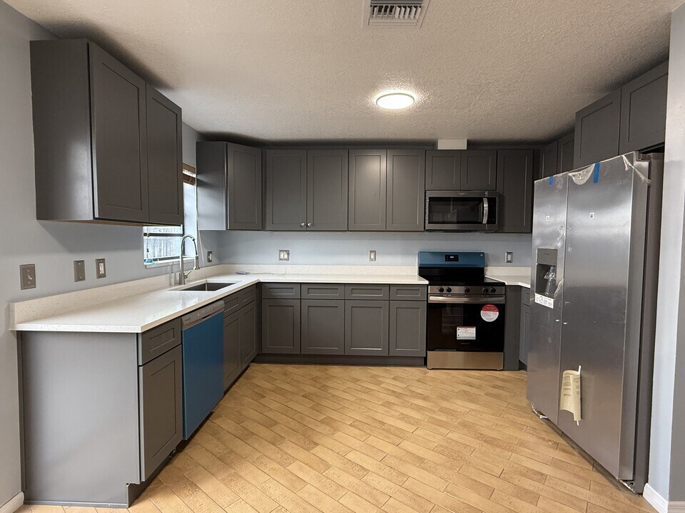 6242 NW 1st St in Margate, FL - Building Photo