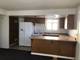 9725 N Loop Blvd in California City, CA - Building Photo