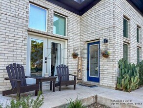 11106 Lakeside Dr in Jonestown, TX - Building Photo - Building Photo