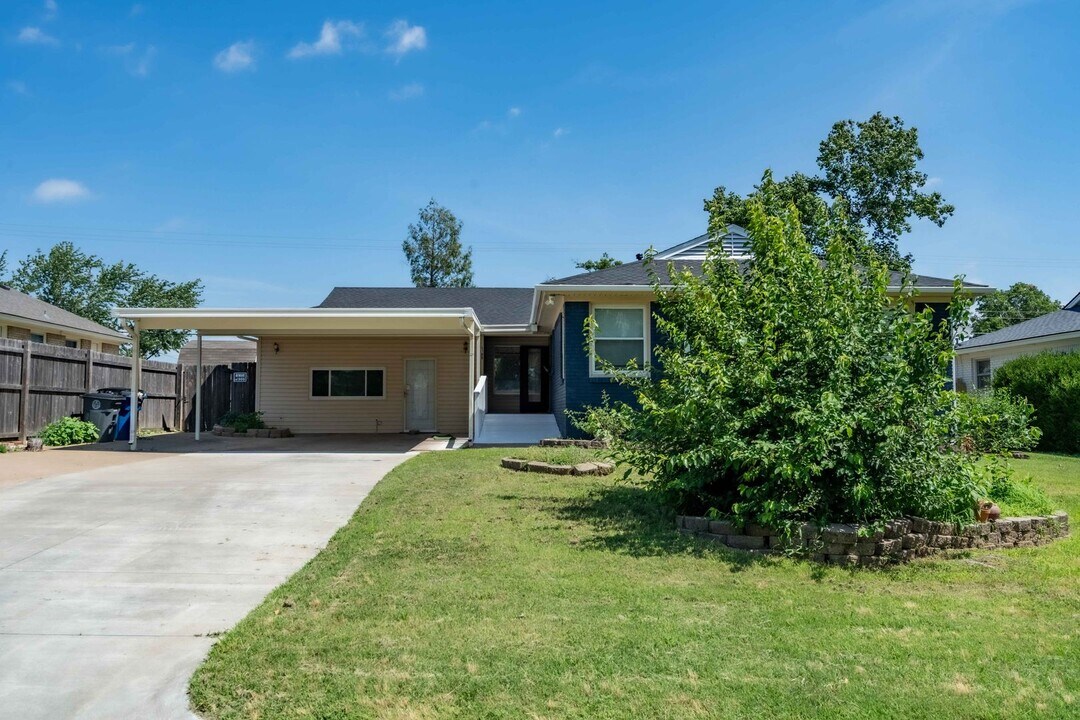 5709 E 22nd St in Tulsa, OK - Building Photo