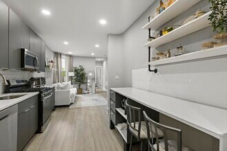 101 Zabriskie St in Jersey City, NJ - Building Photo - Building Photo