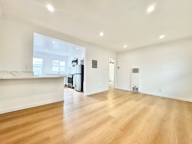 property at 1518 Laurel Canyon Blvd