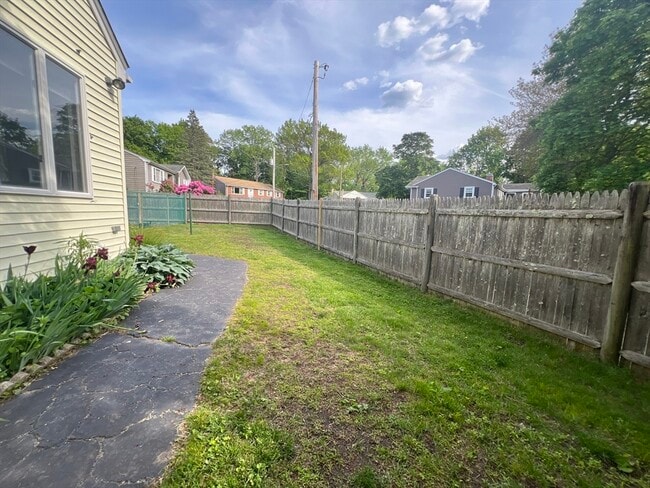 22 Wescroft Rd in Reading, MA - Building Photo - Building Photo