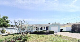 2513 Gulf Blvd in Belleair Beach, FL - Building Photo
