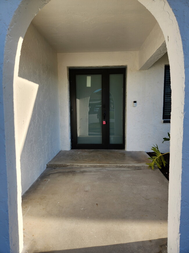 7586 Laurel Valley Rd in Ft. Myers, FL - Foto de edificio - Building Photo