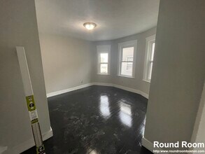 429 Medford St, Unit ##1-2 in Somerville, MA - Foto de edificio - Building Photo