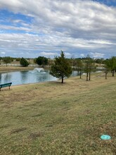 11048 Kinston St in Fort Worth, TX - Foto de edificio - Building Photo