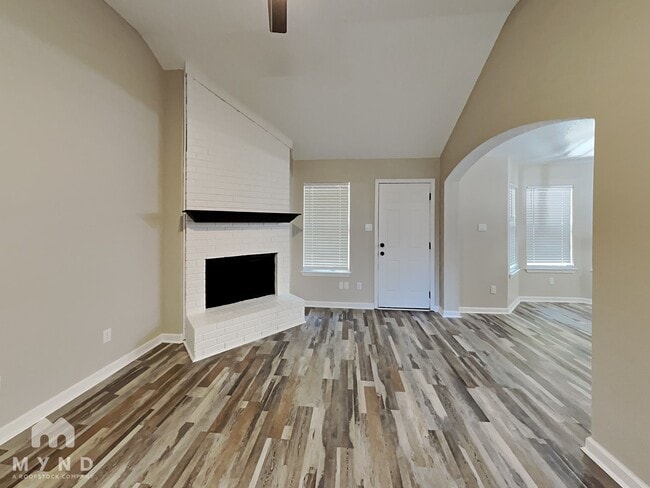 6892 Gallop Dr in Cordova, TN - Foto de edificio - Building Photo