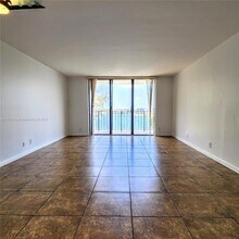 18151 NE 31st Ct, Unit 515 in Aventura, FL - Building Photo - Building Photo
