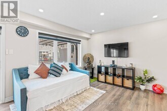 11 Eckford Ln in Brampton, ON - Building Photo - Building Photo