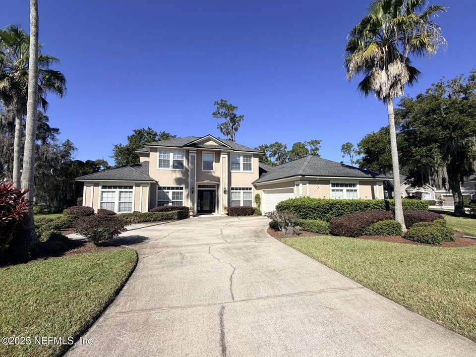 1714 Eagle Watch Dr in Orange Park, FL - Building Photo