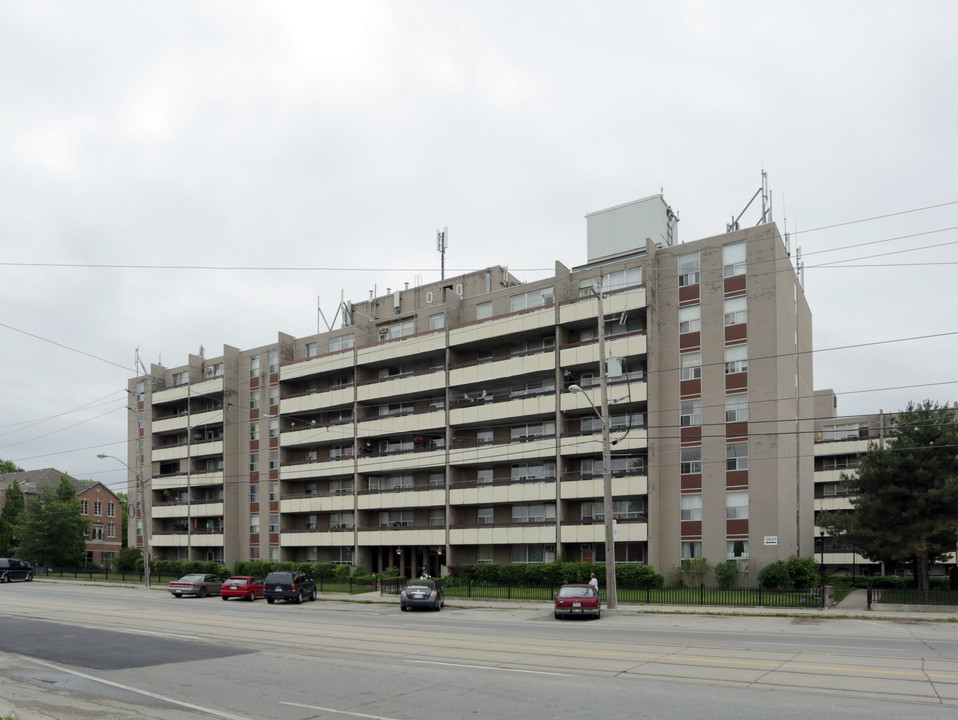 Lakeshore Towers in Toronto, ON - Building Photo