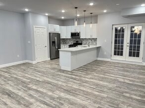 1237 Lancaster Ave in Berwyn, PA - Foto de edificio - Building Photo