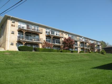 Crestwood Apartments in Middletown, NY - Building Photo