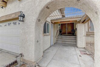 1678 E Hacienda Ave in Las Vegas, NV - Building Photo - Building Photo