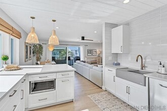 50 Montego Ct in Coronado, CA - Building Photo - Building Photo