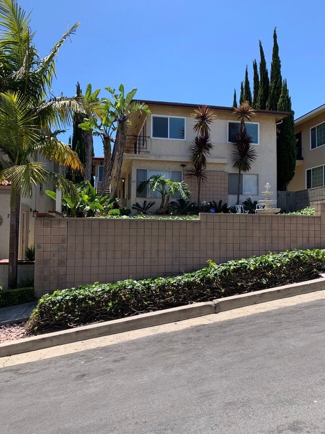 property at 727 W 27th St