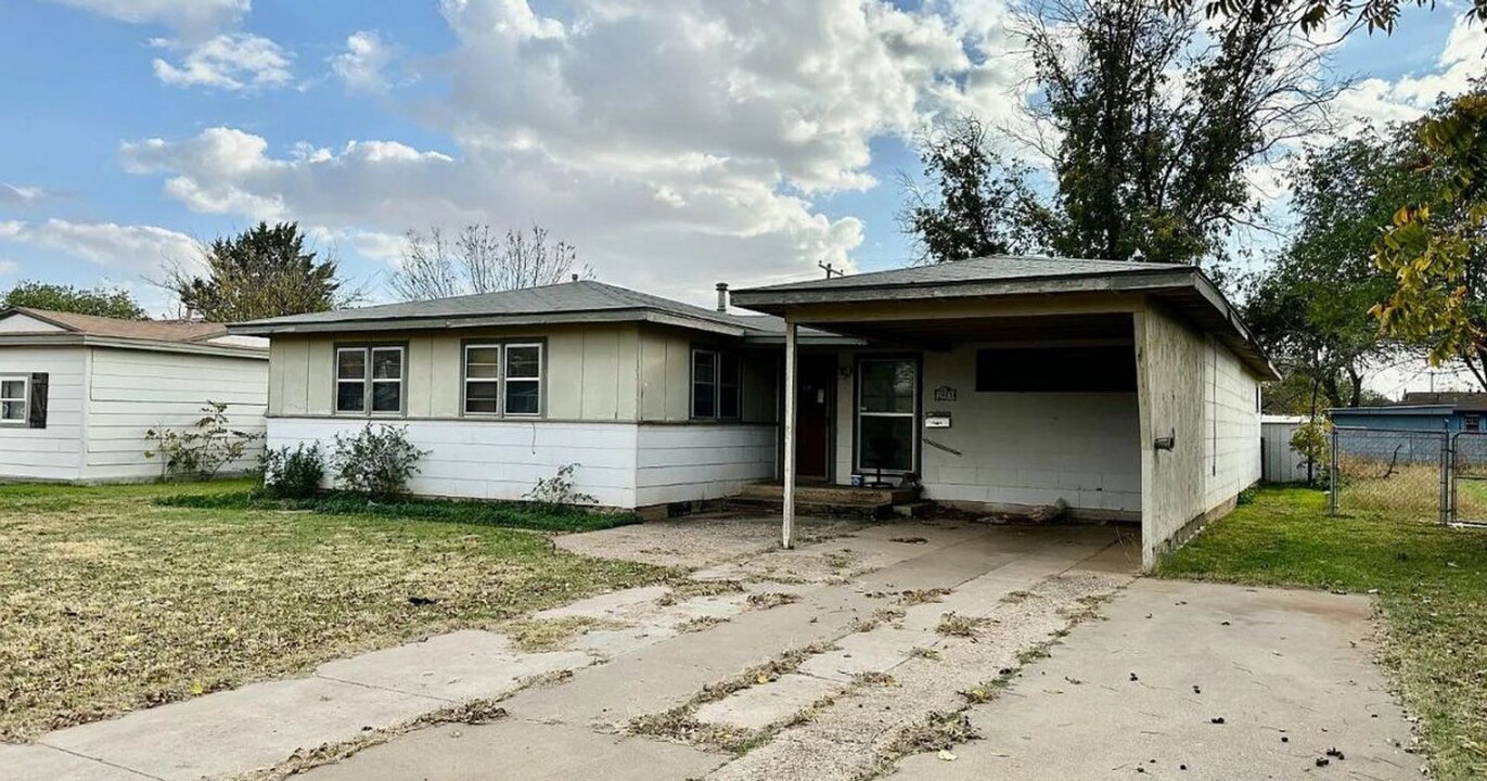 1903 60th St in Lubbock, TX - Building Photo