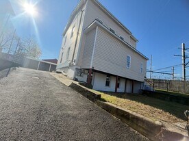 26 Clarence St, Unit 1 in Bridgeport, CT - Building Photo