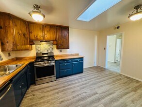 1155 Durkin St in Camarillo, CA - Building Photo - Building Photo