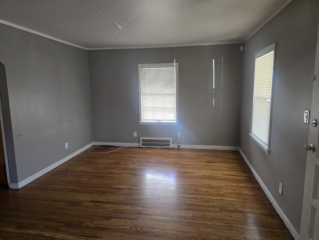 19404 Kenosha St in Harper Woods, MI - Building Photo - Building Photo