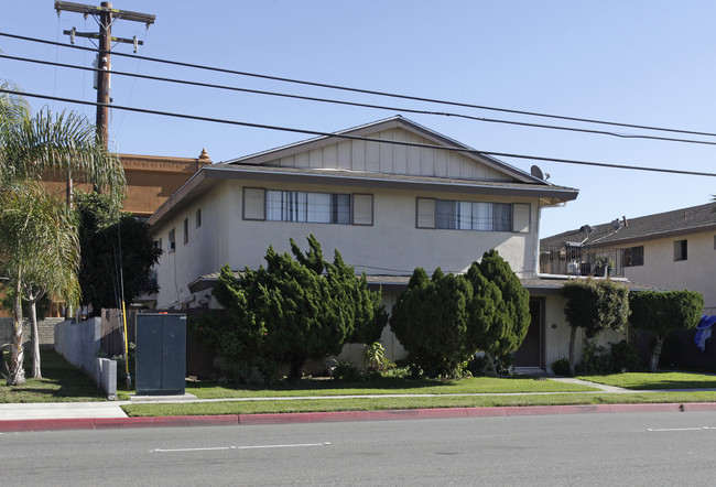 6272 Stanton Ave in Buena Park, CA - Foto de edificio - Building Photo