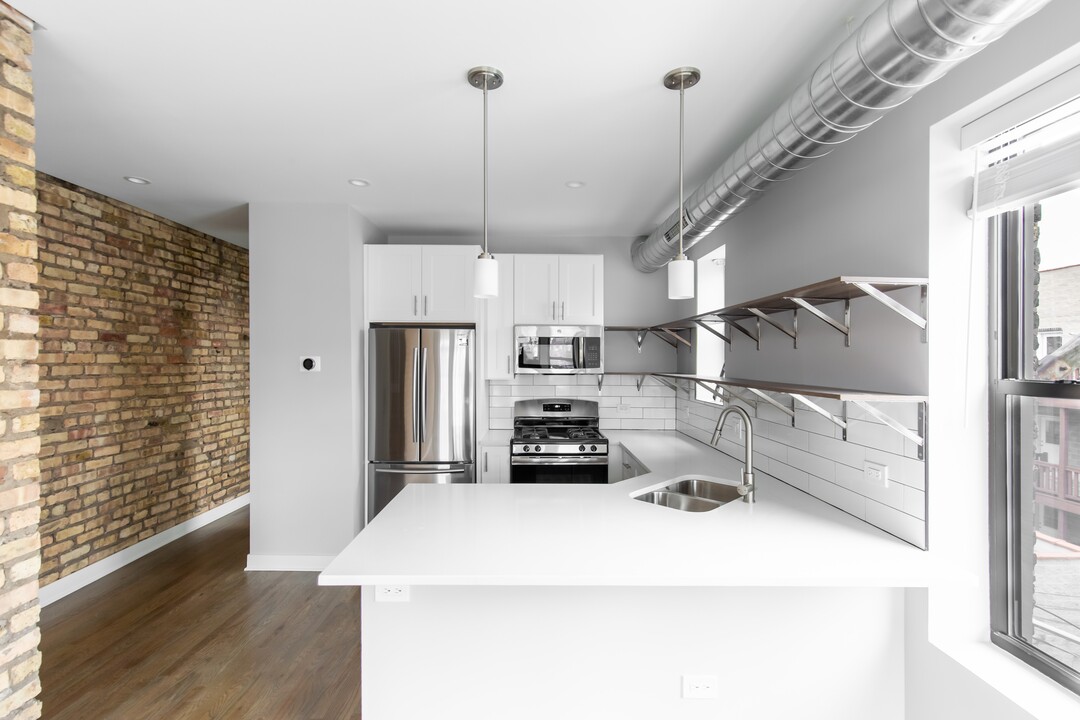 1106 Newport in Chicago, IL - Building Photo