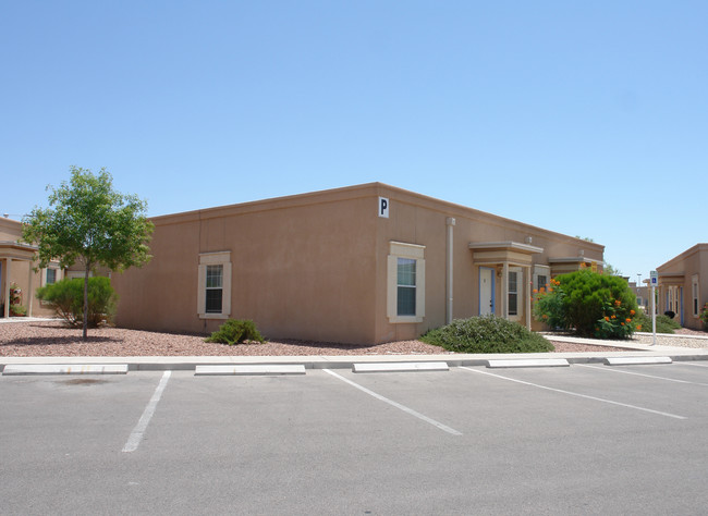 Crossroads Valley Apartments in El Paso, TX - Foto de edificio - Building Photo