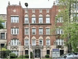 5710 N Winthrop Ave in Chicago, IL - Building Photo