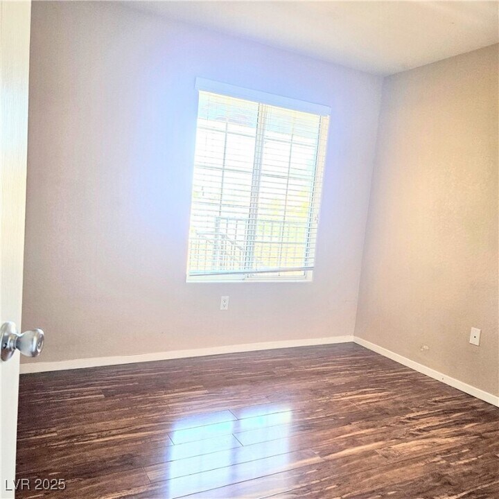 2120 Ramrod Ave in Henderson, NV - Foto de edificio