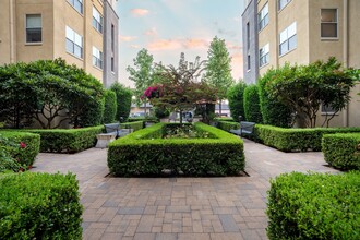 Paragon at Old Town in Monrovia, CA - Foto de edificio - Building Photo