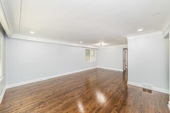 7530 N Oakley Ave in Chicago, IL - Building Photo - Building Photo