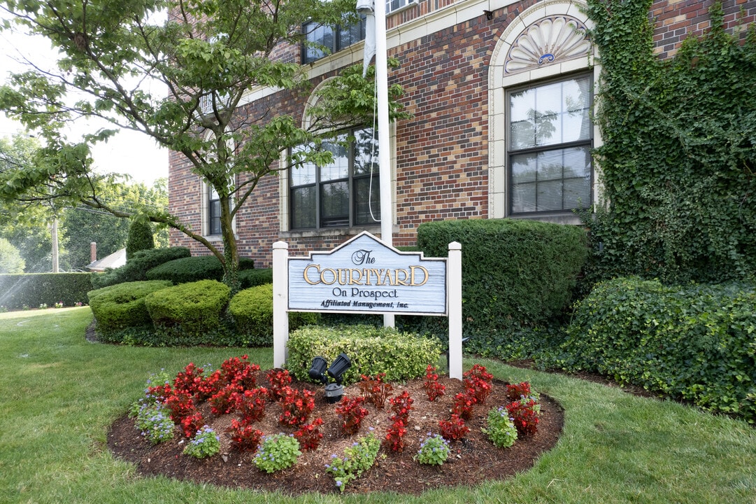 Courtyard at Prospect in Hackensack, NJ - Building Photo